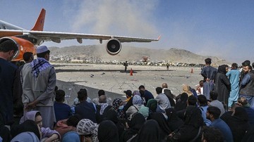 Aktivitas evakuasi berlangsung di Bandara hamid Karzai, Kabul. (Foto: afp)