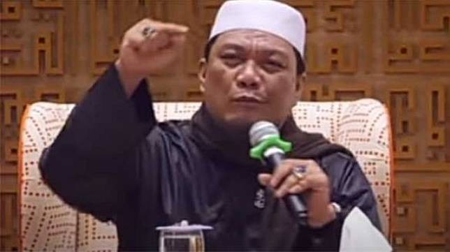 Yahya Waloni, penceramah agama kabarnya ditangkap polisi. (Foto: Youtube)