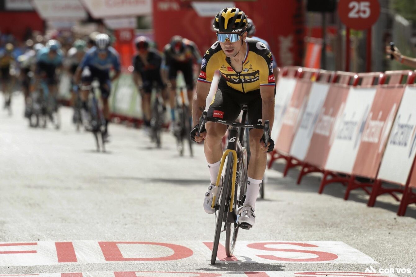 Primoz Roglic (Jumbo Visma) berhasil meraih kemenanga kedua di etape 11 Vuelta a Espana 2011.