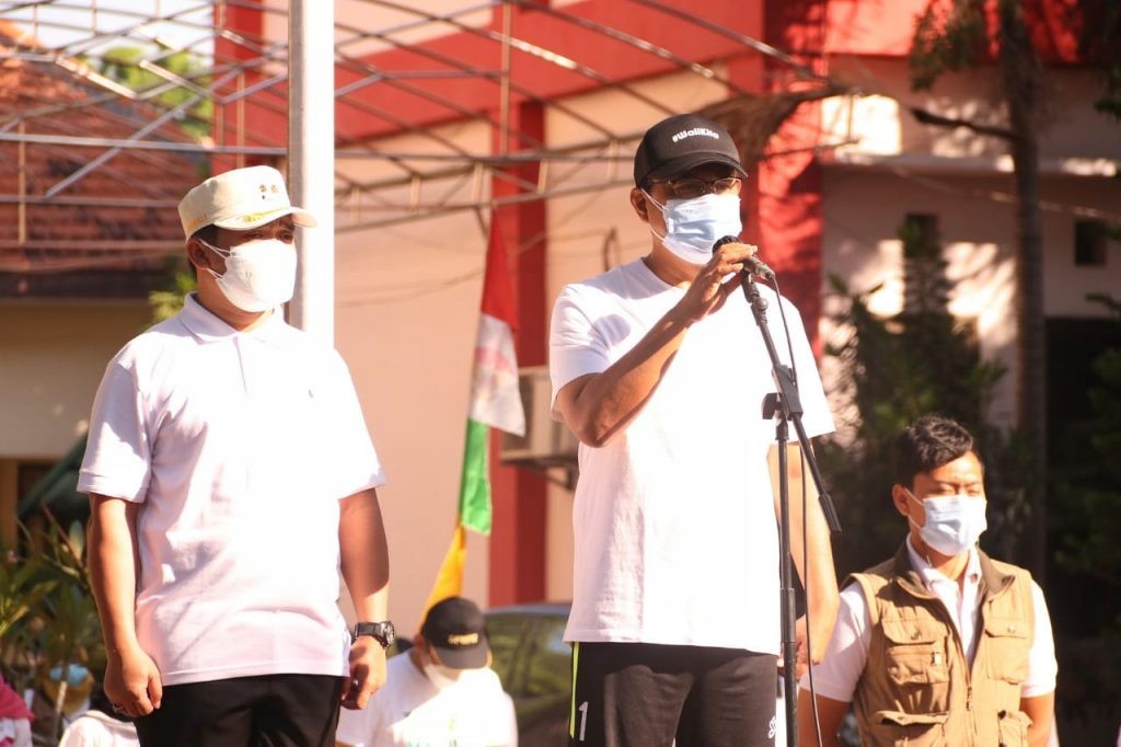 Gus Ipul saat apel kerja bakti di lingkungan Pemkot Pasuruan (Foto: dok. Dinas Kominfo Kota Pasuruan)