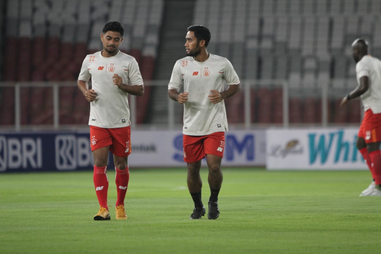 Pemain Persik berlatih di Stadion Gelora Bung Karno, Jakarta. (Foto: Istimewa)