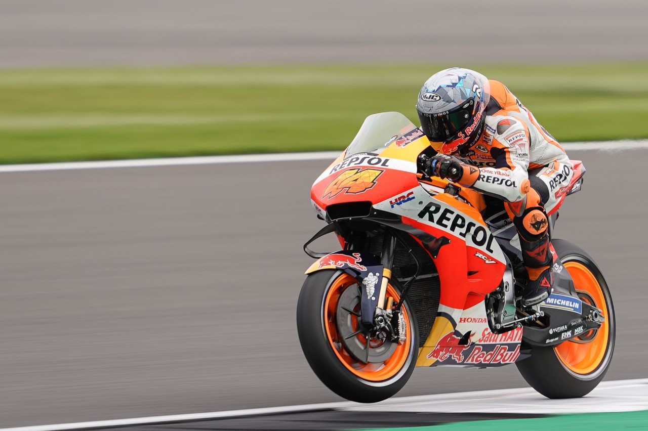 Pembalap Repsol Honda Pol Espargaro raih pol position di GP Inggris. (Foto: AP)