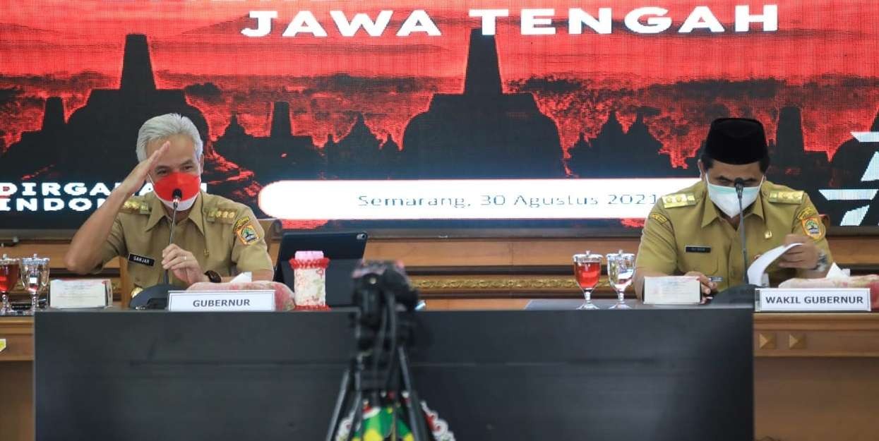 Ganjar Pranowo saat memimpin rapat penanganan Covid-19 di Jateng. (Foto: Istimewa)