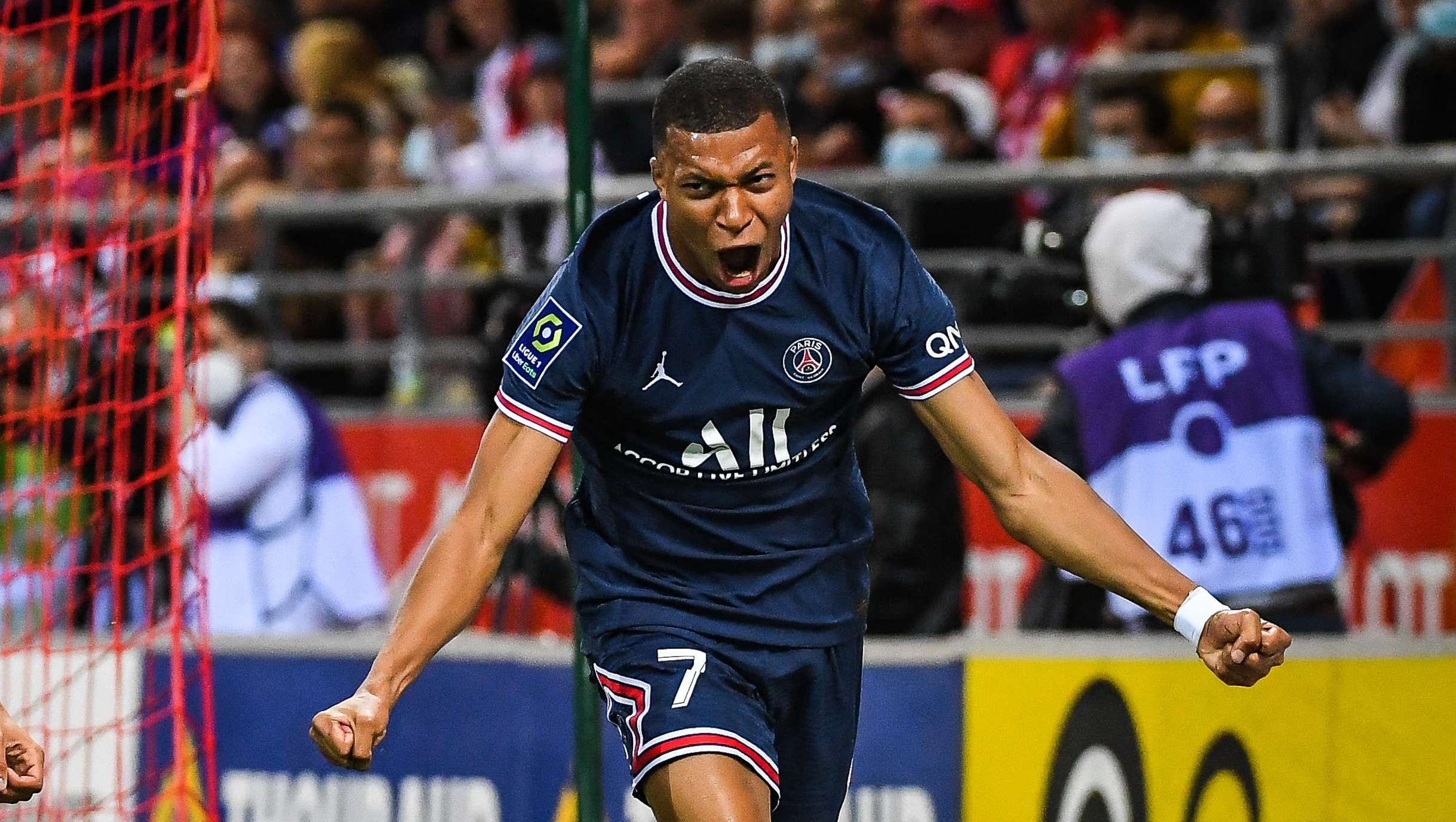 Kylian Mbappe terlihat sangat bahagia usai mencetak gol ke gawang Reims di Ligue 1. (Foto: PSG_inside)