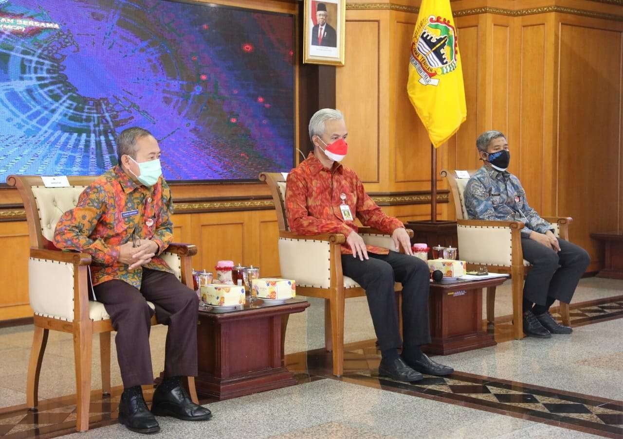 Ganjar imbau sekolah tak bebani siswa harus pakai seragam saat PTM. (Foto: Dok Jateng)