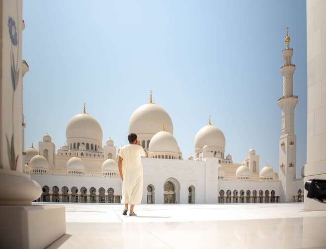 Sebuah masjid di Uni Emirat Arab, membutuhkan imam dari Indonesia. (Foto: Istimewa)