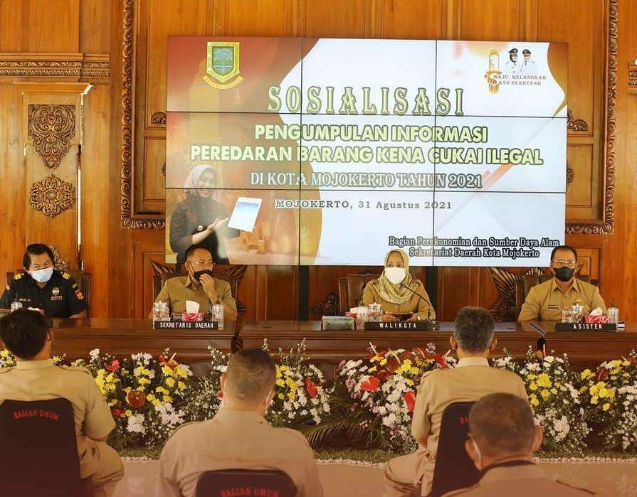 Sosialisasi tentang peredaran rokok ilegal yang dipimpin Wali Kota Mojokerto.(Deni Lukmantara/Ngopibareng)