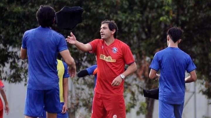 Pelatih Kepala Arema FC, Eduardo Almeida, saat memimpin latihan tim (Foto: Instagram/@eduardo_almeida_coach)