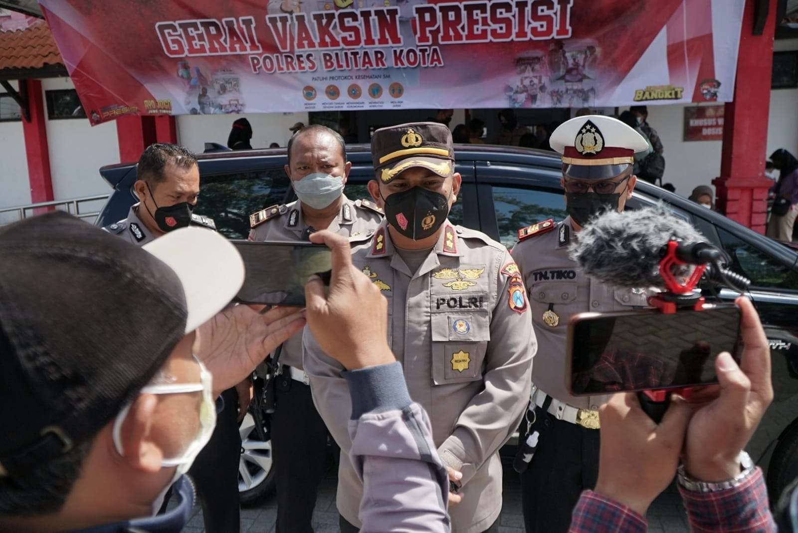 Kapolres Blitar Kota AKBP Yudhi Hery Setiawan memberikan keterangan kepada wartawan, Kamis 02 September 2021 soal temuan mayat perempuan dalam karung dan gantung diri. (Foto: Choirul Anam/Ngopibareng.id)