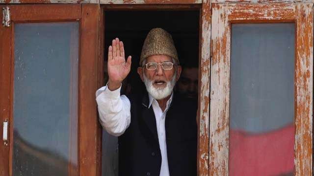 Syed Ali Shah Geelani, pemimpin aliansi separatis yang menolak pemerintahan India dan menuntut penggabungan Kashmir dengan Pakistan, meninggal dunia Rabu malam dalam usia 92 tahun.