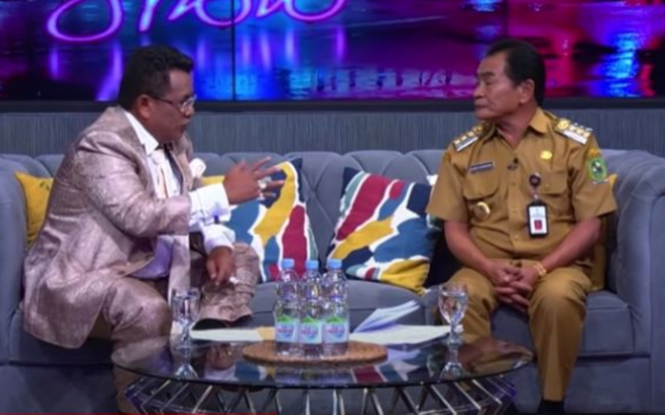 Penampilan Bupati Banjarnegara Budhi Sarwono saat tampil di acara Hotman Paris Show. (Foto: Tangkapan layar)