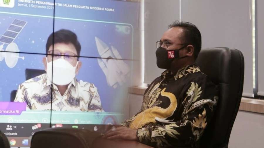 Menag Yaqut Cholil Qoumas dialog virtual bersama Menteri Komunikasi dan Informatika, Jhonny G Plate. (Foto: Kemenag)