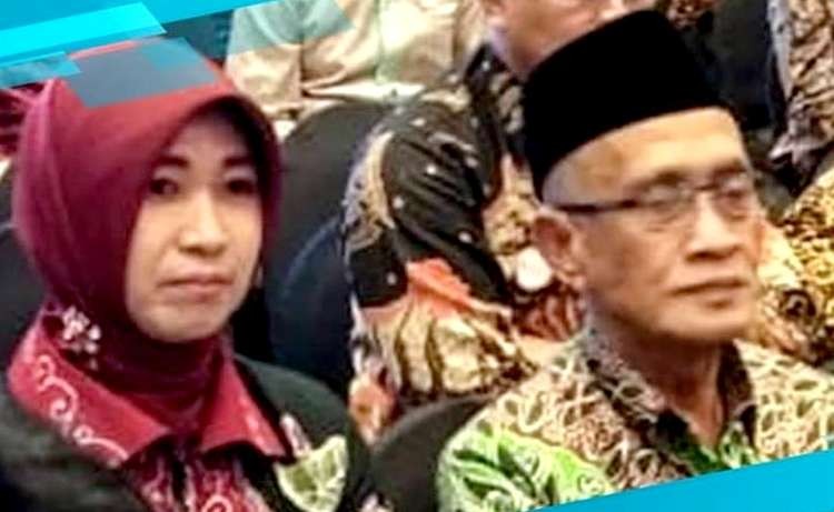 Bupati Bondowoso KH. Salwa Arifin didampingi Kepala Dinas Pemberdayaan Masyarakat dan Desa (DPMD), Haeriyah Yuliati saat kegiatan kedinasan. (Foto: Istimewa)