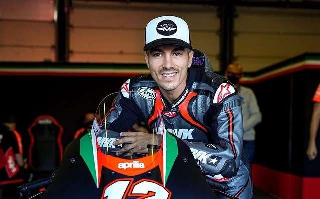 Maverick Vinales mejeng dengan motor pabrikan Aprilia. (Foto: Instagram/@maverick12official)