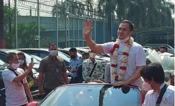 Saipul Jamil sesaat setelah keluar dari penjara yang dirayakan besar-besaran. (Foto: Antara)