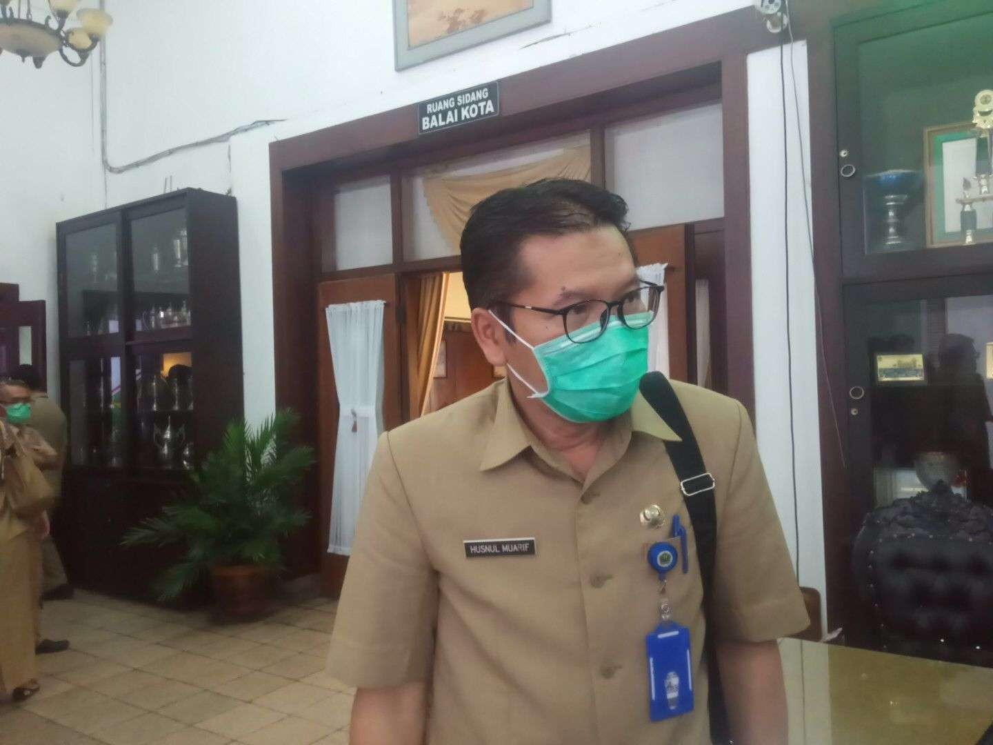 Kepala Dinas Kesehatan Kota Malang, dr Husnul Mu'arif saat berada di Balaikota Malang (Foto: Lalu Theo/ngopibareng.id)