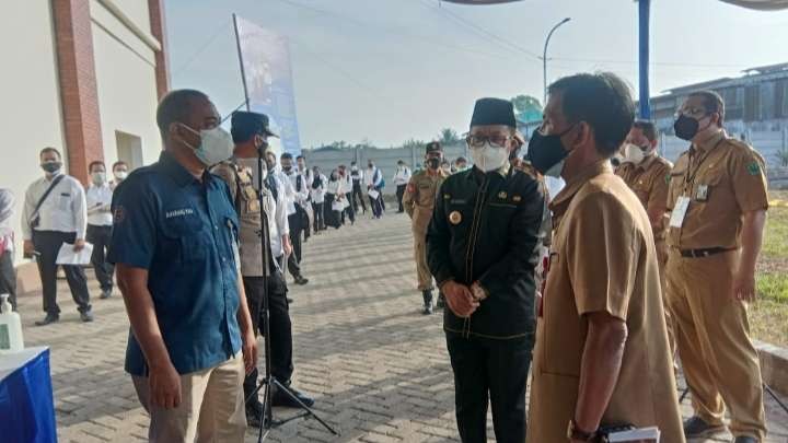 Walikota Malang, Sutiaji saat meninjau ujian seleksi CPNS di Islamic Center (Foto: Lalu Theo/ngopibareng.id)