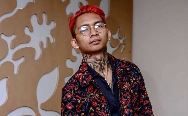 Rapper Young Lex pernah digerebek polisi di rumahnya atas dugaan kasus narkoba. Beruntung, hasil tes urine negatif. (Foto: Istimewa)