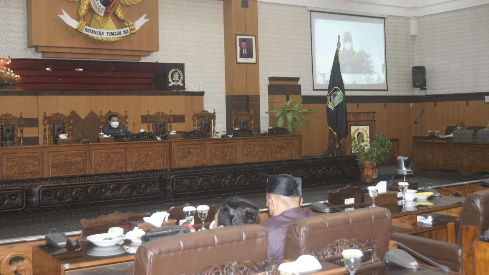 DPRD Banyuwangi menggelar Rapat Paripuran penyampaian Nota Pengantar KUPA-PPAS tahun anggaran 2021 (foto: istimewa)