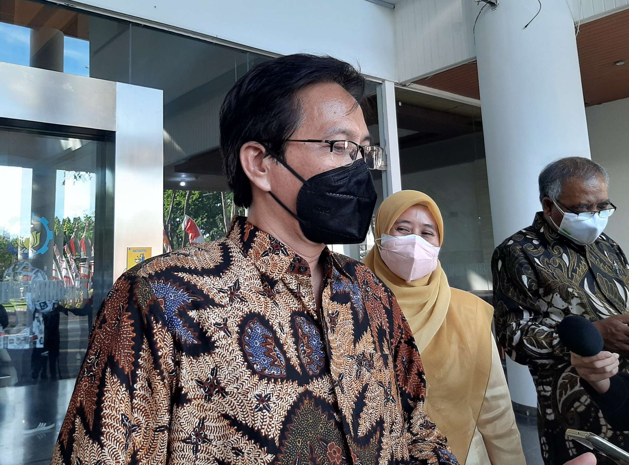 Rektor ITS, Prof Dr Mochamad Ashari saat ditemui di ITS. (Foto: Pita Sari/Ngopibareng.id)