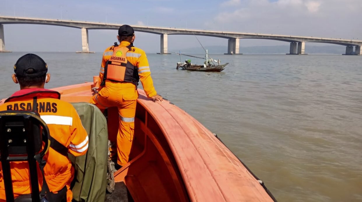 Proses evakuasi jenazah yang dilakukan Tim SAR (Foto: dok. Tim SAR)