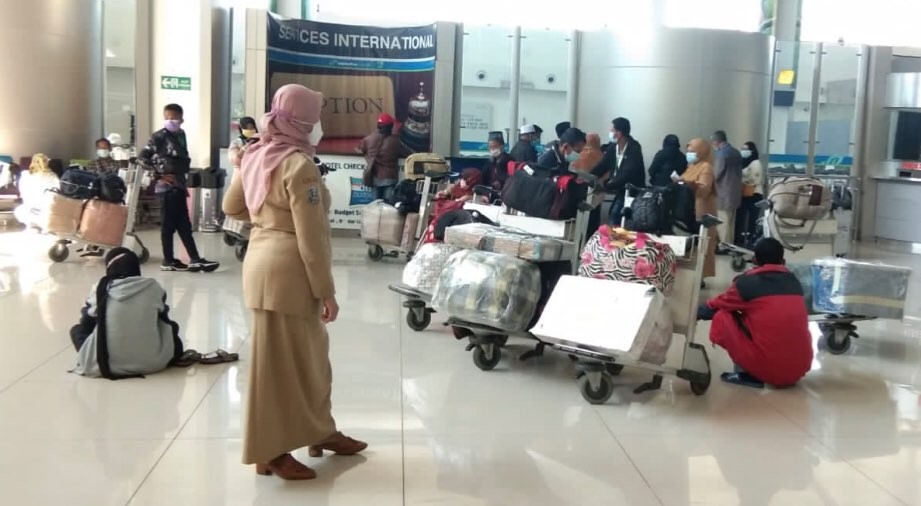 Para TKI yang hendak pulang ke wilayah Jatim (Foto: dok. Disnakertrans Jatim)