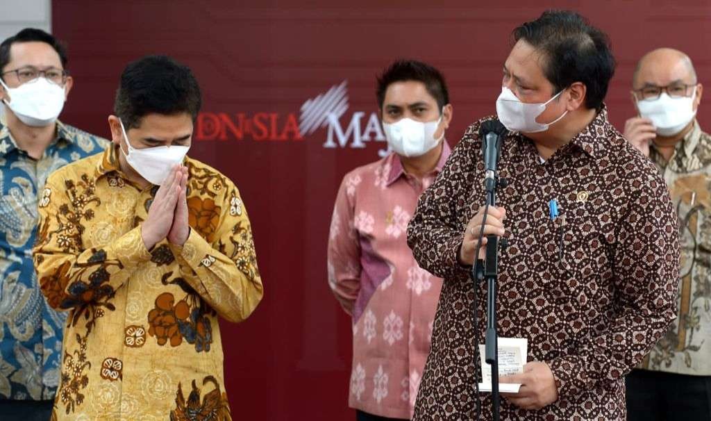 Menko Ekonomi Airlangga Hartarto menjelaskan hasil pertemuan Presiden Jokowi dengan pengusaha. (Foto: Setpres)