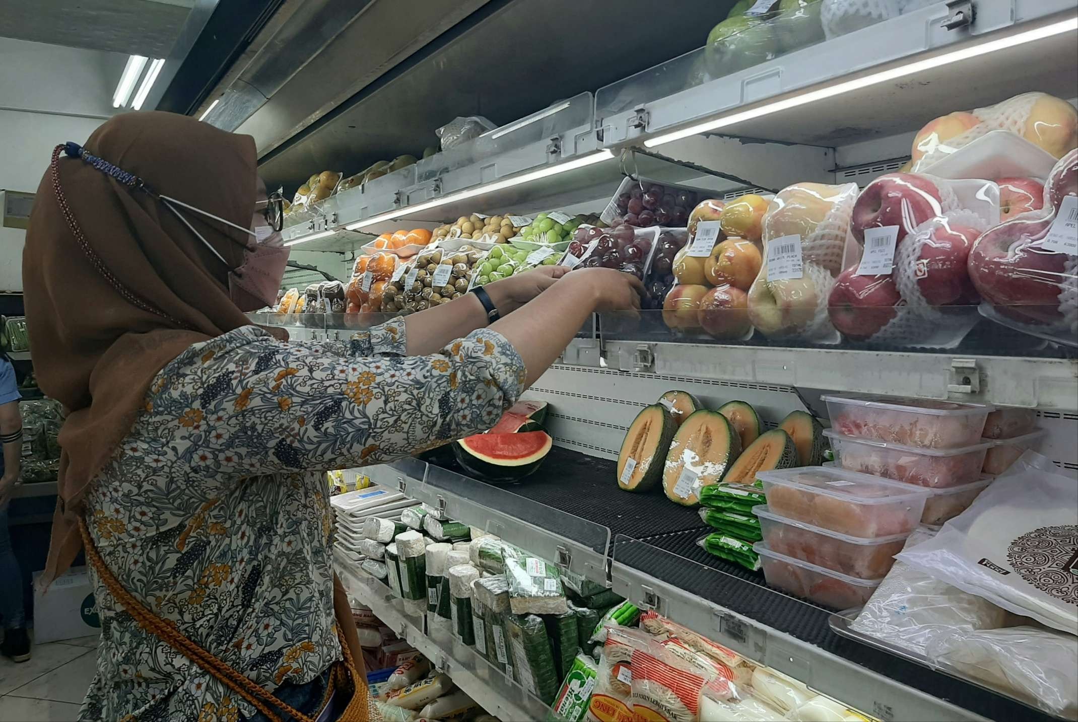 Suasana salah satu supermarket yang ada di Surabaya. (Foto: Pita Sari/Ngopibareng.id)