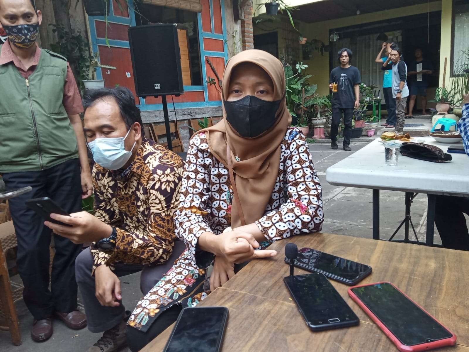 PLT Kepala BB TNBTS, Novita Kusuma Wardani saat ditemui di Kaduwa Coffe Shop (Foto: Lalu Theo/ngopibareng.id)