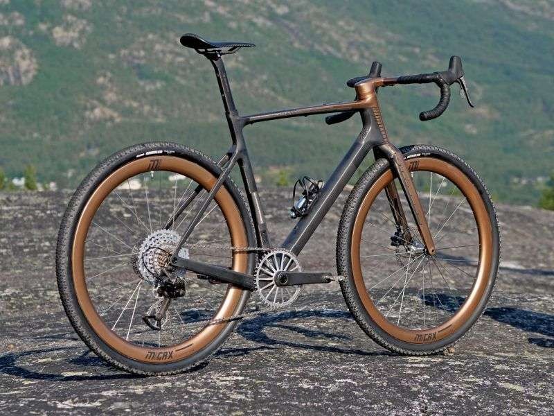 Scott Addict Gravel Dangerholm Project yang menggunakan komponen custom dan mengejar bobot ringan. (Foto: Istimewa)