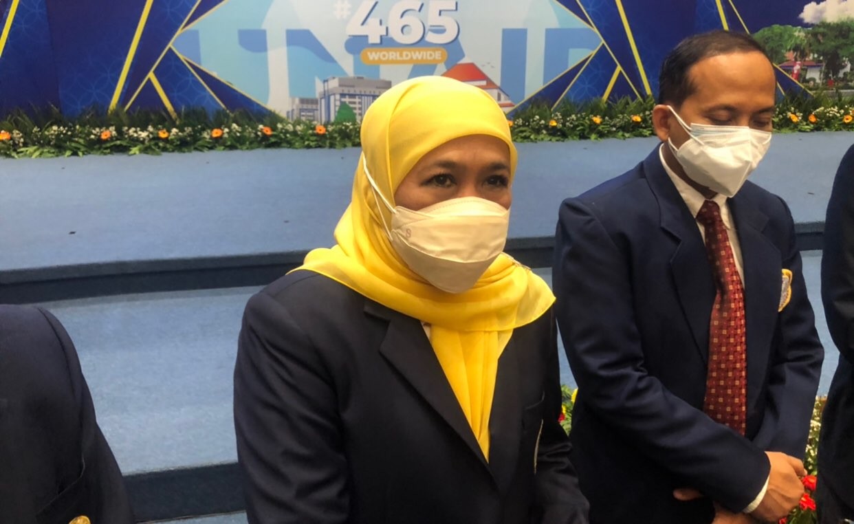 Ketua IKA Unair, Khofifah Indar Parawansa, usai lantik kepengurusan (Foto: Andhi Dwi/Ngopibareng.id)