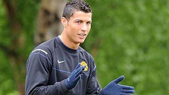 Cristiano Ronaldo adalah pemain dengan disiplin tinggi saat latihan. Malam ini ronaldo akan dimainkan saat MU menjamu Newcastle di Old Trafford. (Foto:The Mirror)