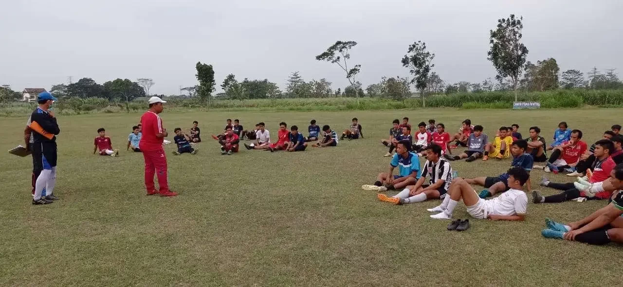 Persedikab ketika menggelar proses seleksi pemain. (Foto: Fendhy Plesmana/Ngopibareng.id)