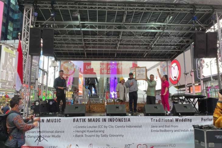 Suasana acara peluncuran Cafe Dangdut yang digelar di Times Square, Manhattan, kota New York, Amerika Serikat pada Kamis 9 September 2021. (Foto: Diaspora Indonesia)