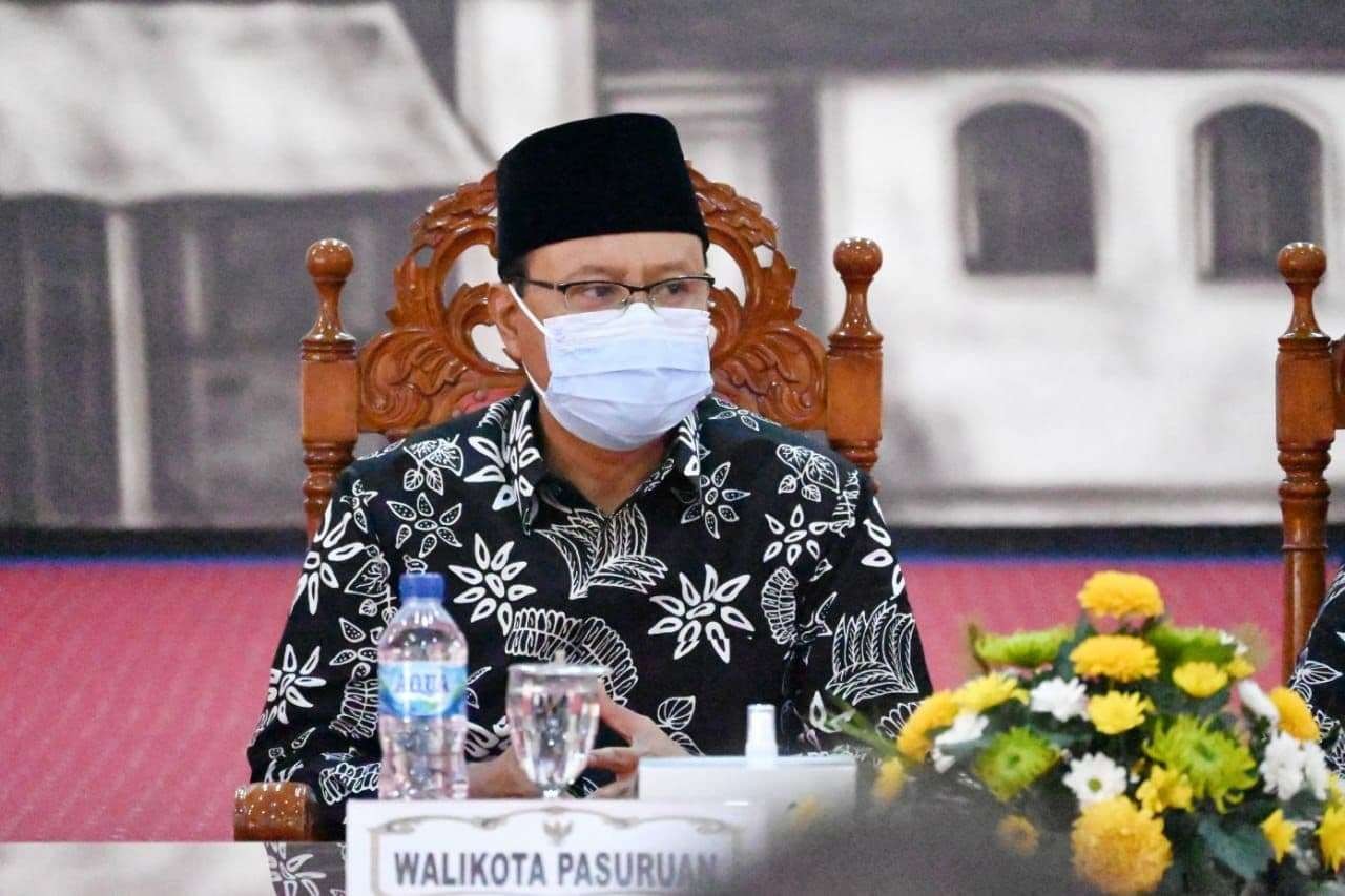 Walikota Pasuruan Saifullah Yusuf memberikan pengawalan untuk 25 pekerja migran yang pulang kampung. (Foto: ist)