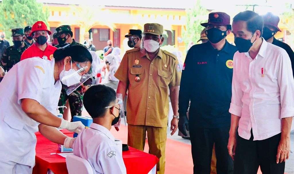 Presiden saat berdialog dengan siswa SMKN I Beringin Deli Serdang (foto:Setpres)