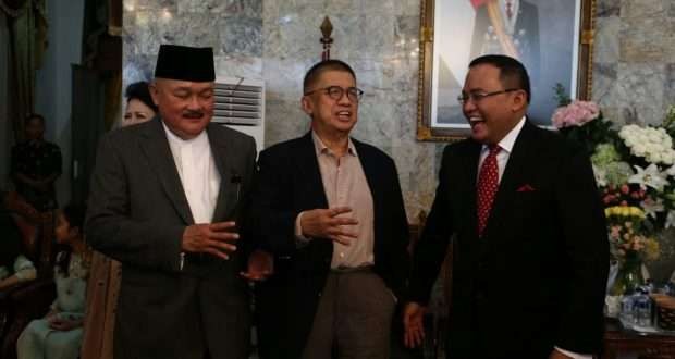 Dua mantan Gubernur Sumatera Selatam (Sumsel), Syahrial Oesman (tenga) dan Alex Noerdin. (Foto: Istimewa)