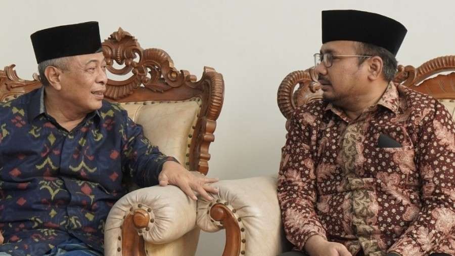 Menteri Agama Yaqut Cholil Qoumas bersama KH Muhyidin Ishaq di Jakarta. (Foto: Kemenag)