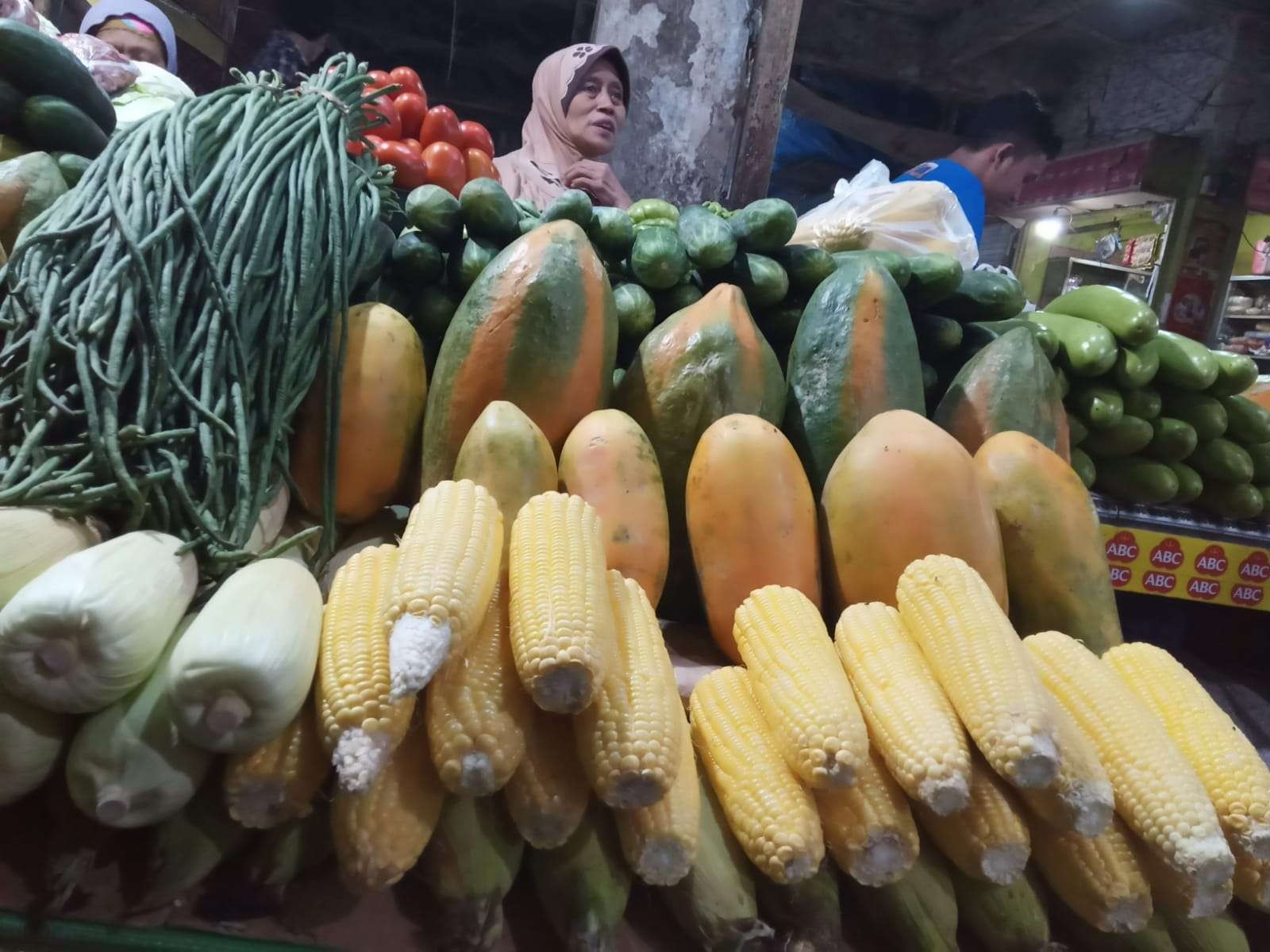 Salah satu penjual jagung di Kota Malang (Foto: Lalu Theo/ngopibareng.id)