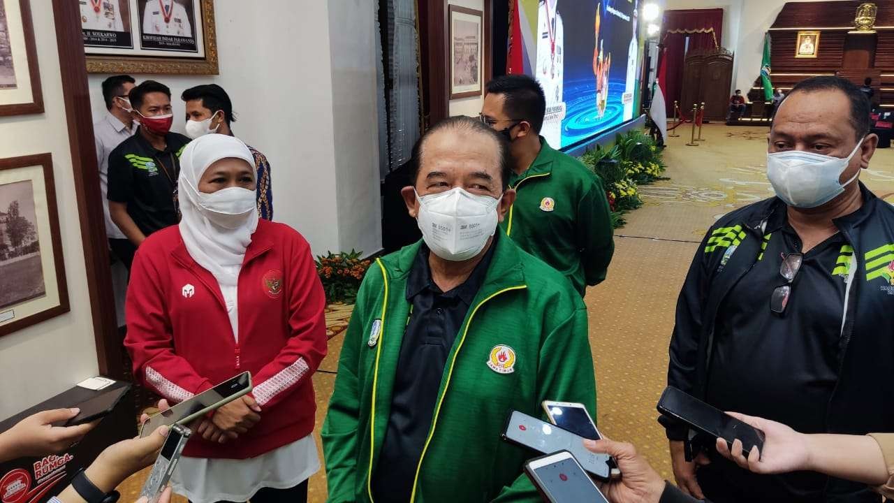 Cabang unggulan, atlet panahan Jatim, Della Adisty Handayani saat berlatih di Lapangan Panahan KONI Jatim, Surabaya, Kamis 16 September 2021. (Foto: Fariz Yarbo/Ngopibareng.id)