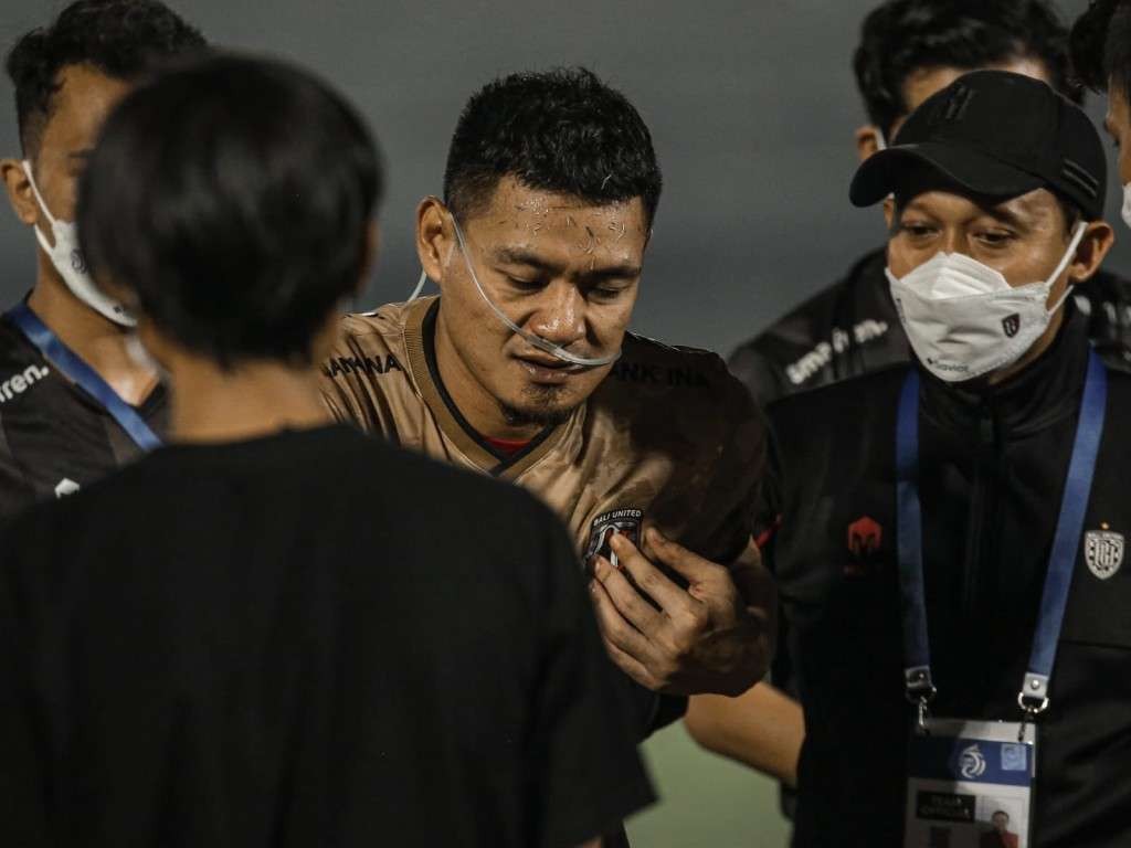 Kiper Bali United membaik setelah terkapar usai laga versus Persib Bandung. (Foto: Twitter @ BaliUtd)