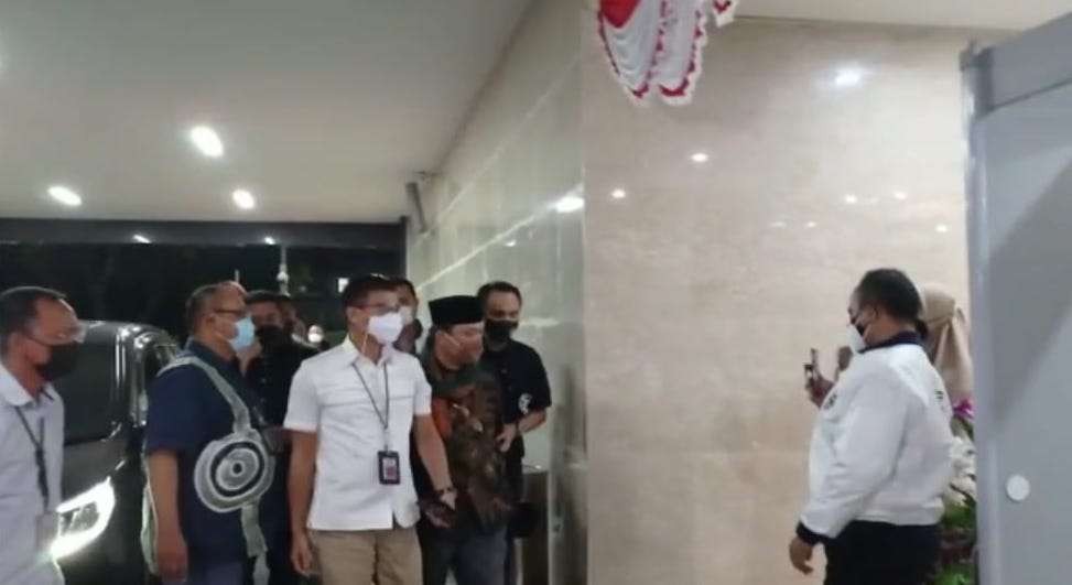 Yahya Waloni saat digelandang ke Bareskrim Polri. (Foto: Ant)