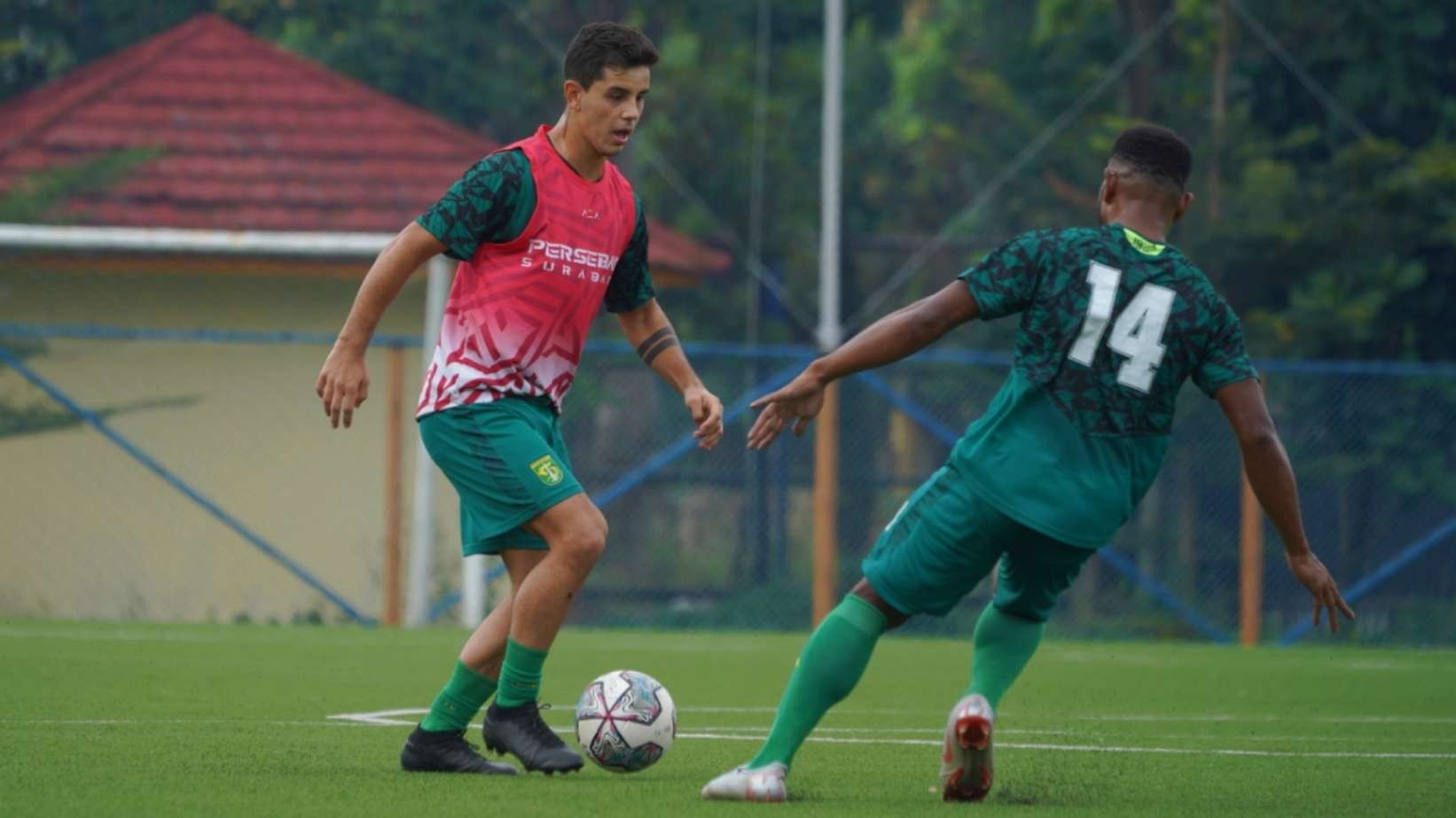 Pemain Persebaya saat menjalani latihan jelang pertandingan melawan Bhayangkara FC. (Foto: Persebaya)