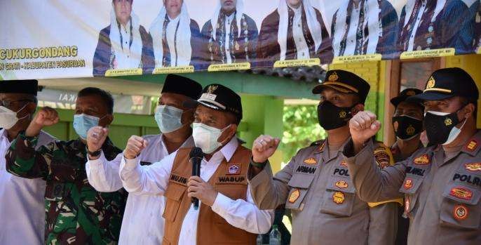 Wakil Bupati Pasuruan saat monitoring dan evaluasi vaksinasi kolaborasi. (Foto: Istimewa)