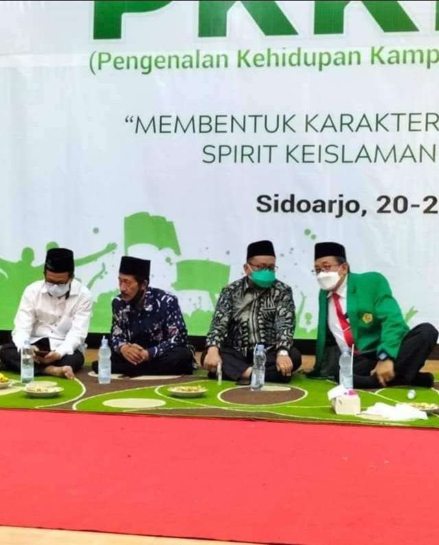 Prof. M. Mas'ud Said, Ph.D bersama Ketua PCNU KH Maskhun, Sekretaris PCNU H Suwarno dan Ketua bersama jajaran pengurus BPP UNU Sidoarjo dan jajaran rektorat dan dekanat. (Foto: Istimewa)