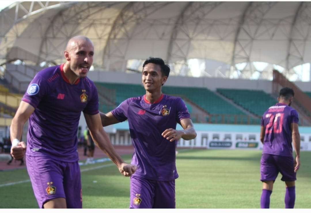 Ekspresi pemain asing Persik Youssef Ezzejjari usai mencetak gol ke gawang PSM. (Foto: Istimewa)