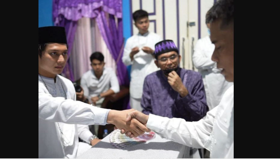 Proses akad nikah siri Rizky Billar dengan wali nikah Endang Mulyana, ayah kandung Lesti, dengan penghulu Ustadz Subki. (Foto: Istimewa)