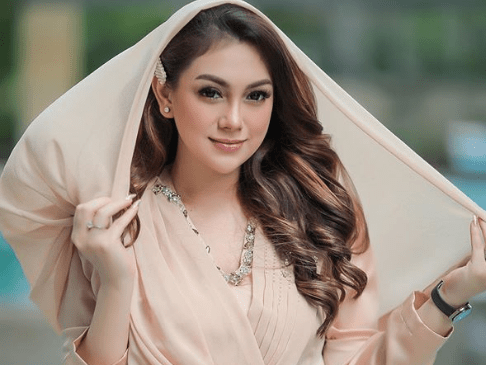 Celine Evangelista tak malu blak-blakan tak tamat SMP. (Foto: Instagram)