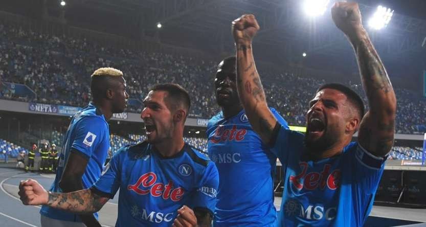 Lorenzo Insigne (paling kanan) merayakan kemenangan 2-0 Napoli atas Cagliari. (Foto: Twitter)