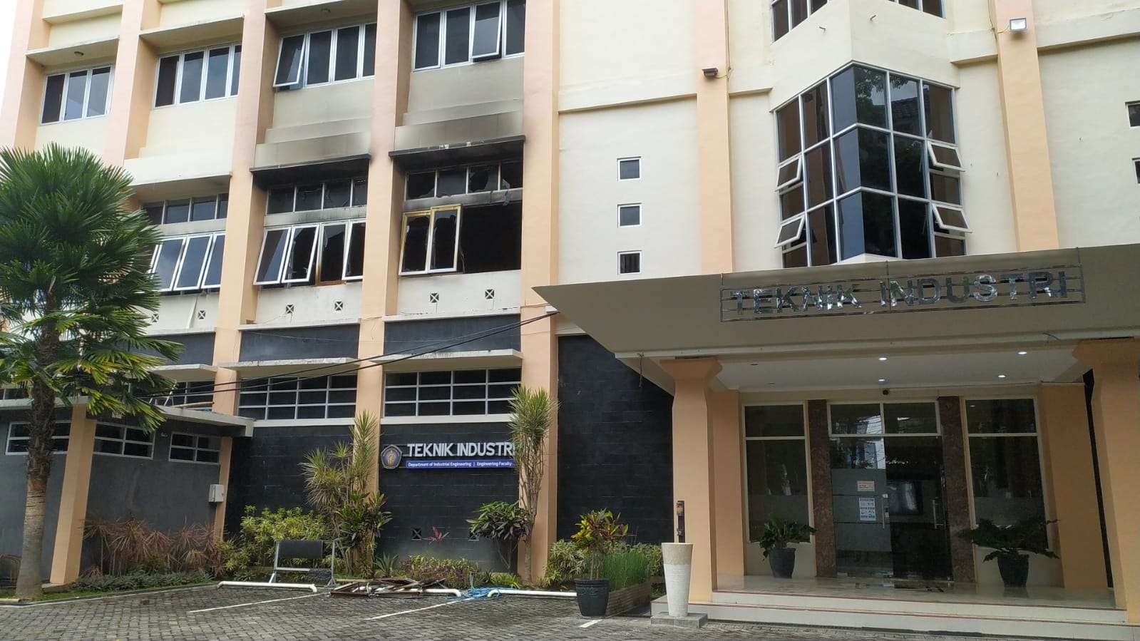 Ruangan Gedung Fakultas Teknik Universitas Brawijaya yang terbakar (Foto: istimewa)